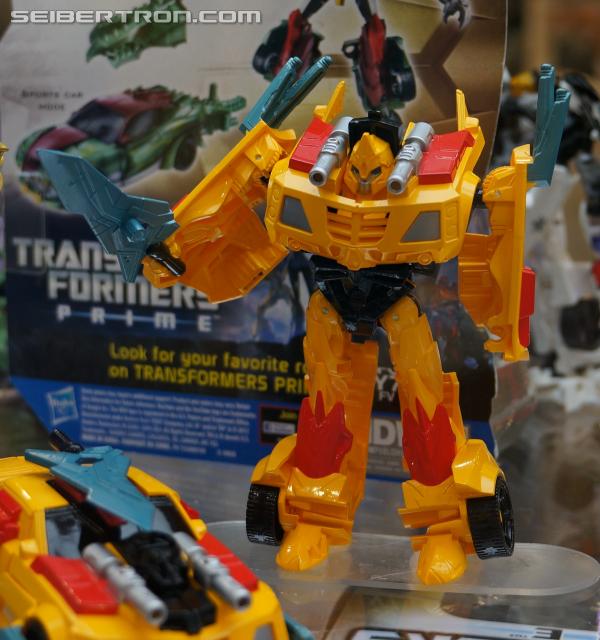 BotCon 2013: Upcoming Transformers Prime Beast Hunters products - Transformers Event: DSC06834a