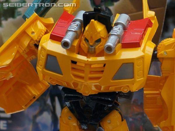 BotCon 2013: Upcoming Transformers Prime Beast Hunters products - Transformers Event: DSC06834b
