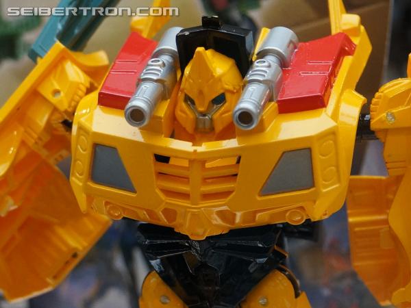 BotCon 2013: Upcoming Transformers Prime Beast Hunters products - Transformers Event: DSC06835a