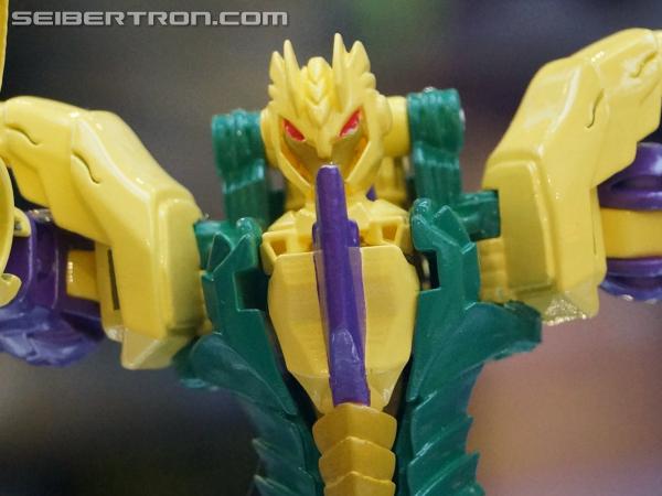 BotCon 2013: Upcoming Transformers Prime Beast Hunters products - Transformers Event: DSC06840a