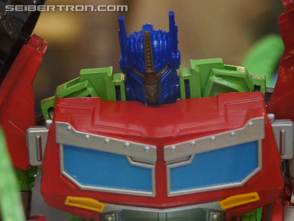 BotCon 2013: Upcoming Transformers Prime Beast Hunters products - Transformers Event: DSC06844a