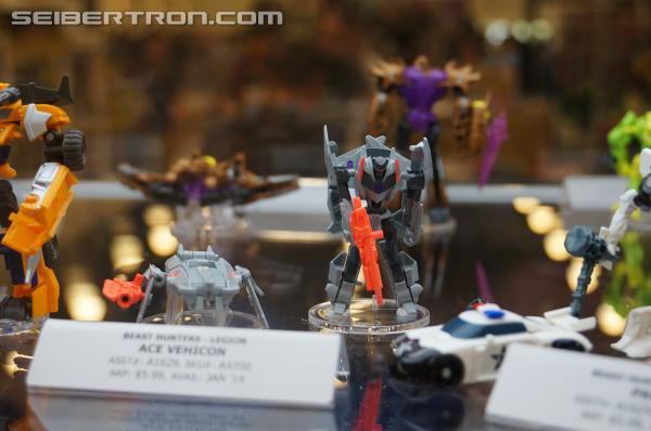 BotCon 2013: Upcoming Transformers Prime Beast Hunters products - Transformers Event: DSC06853a