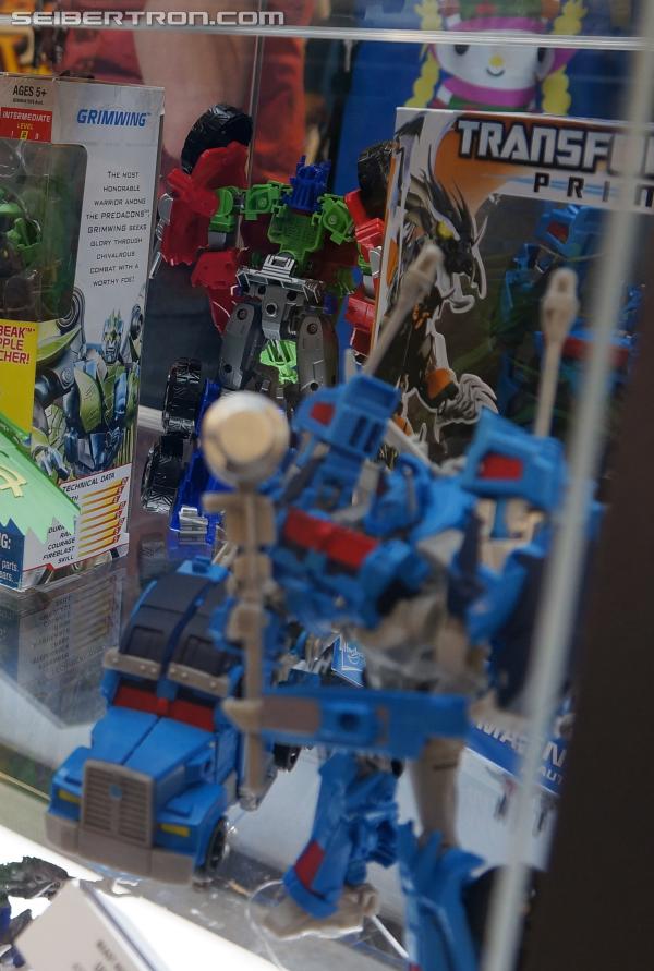 BotCon 2013: Upcoming Transformers Prime Beast Hunters products - Transformers Event: DSC06859a