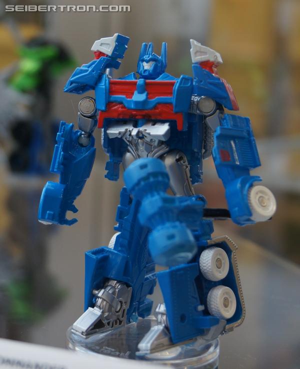 BotCon 2013: Upcoming Transformers Prime Beast Hunters products - Transformers Event: DSC06862a