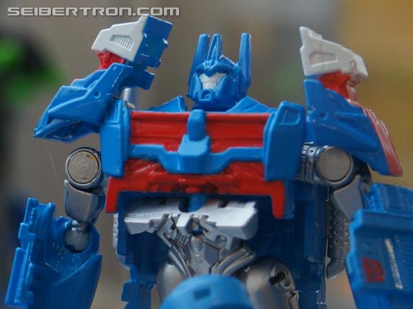 BotCon 2013: Upcoming Transformers Prime Beast Hunters products - Transformers Event: DSC06862b