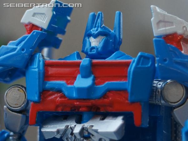 BotCon 2013: Upcoming Transformers Prime Beast Hunters products - Transformers Event: DSC06863a