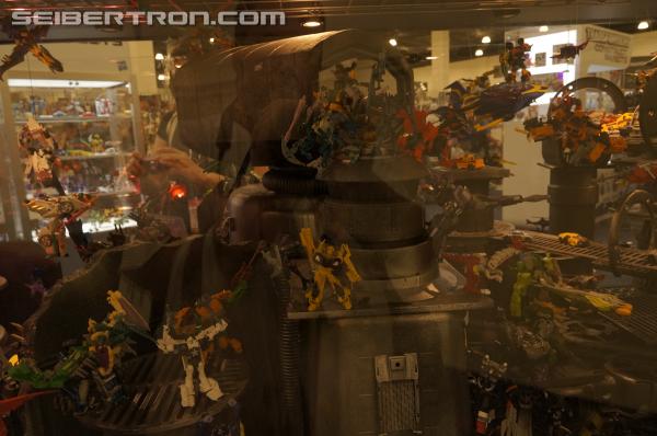 BotCon 2013: Beast Hunters Diorama Display - Transformers Event: DSC06571