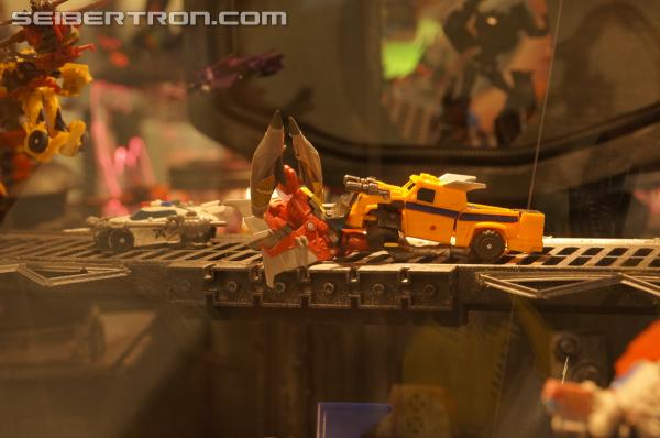 BotCon 2013: Beast Hunters Diorama Display - Transformers Event: DSC06581
