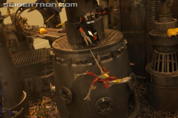 BotCon 2013: Beast Hunters Diorama Display - Transformers Event: DSC06588