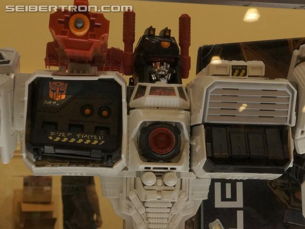 BotCon 2013: Hasbro Display: San Diego Comic-Con 2013 Exclusives - Transformers Event: DSC07162a