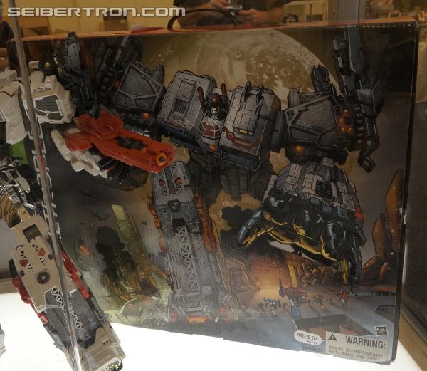 BotCon 2013: Hasbro Display: San Diego Comic-Con 2013 Exclusives - Transformers Event: DSC07165a