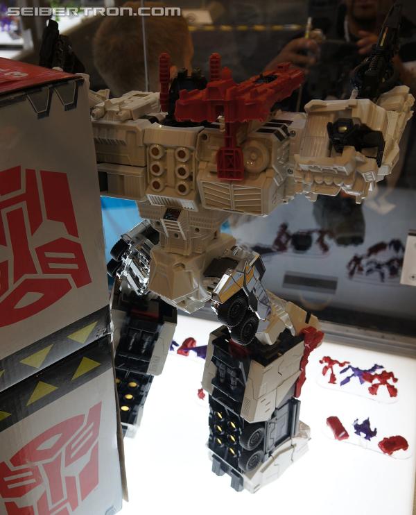 BotCon 2013: Hasbro Display: San Diego Comic-Con 2013 Exclusives - Transformers Event: DSC07175a