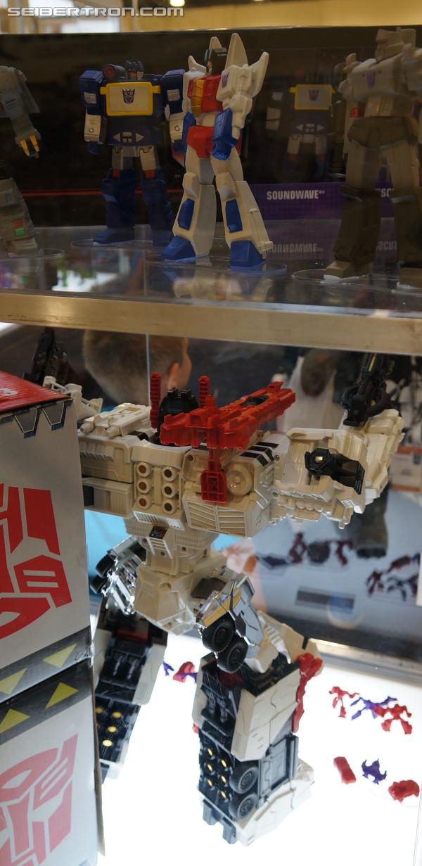 BotCon 2013: Hasbro Display: San Diego Comic-Con 2013 Exclusives - Transformers Event: DSC07176a