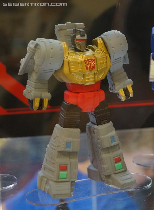 BotCon 2013: Hasbro Display: San Diego Comic-Con 2013 Exclusives - Transformers Event: DSC07182a