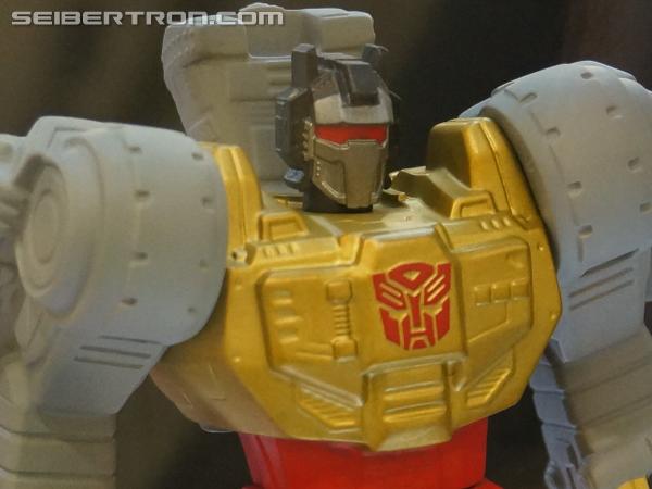 BotCon 2013: Hasbro Display: San Diego Comic-Con 2013 Exclusives - Transformers Event: DSC07182b