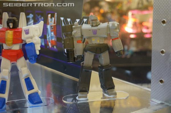 BotCon 2013: Hasbro Display: San Diego Comic-Con 2013 Exclusives - Transformers Event: DSC07185