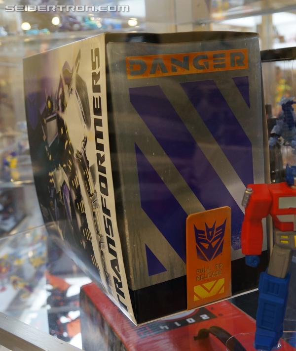 BotCon 2013: Hasbro Display: San Diego Comic-Con 2013 Exclusives - Transformers Event: DSC07192a