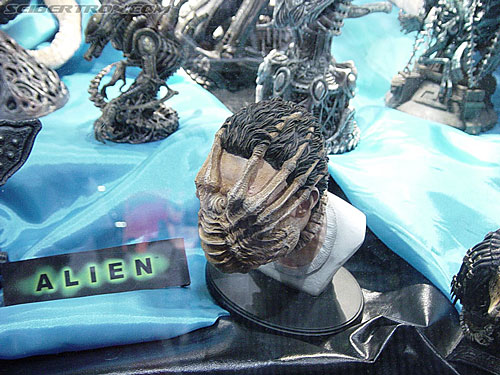 Wizard World 2004 - Transformers Event: Alien face hugger statue