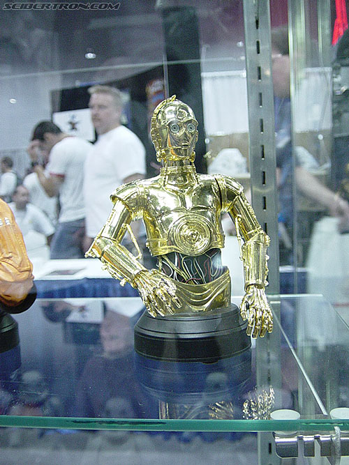 Wizard World 2004 - Transformers Event: C-3P0 statue