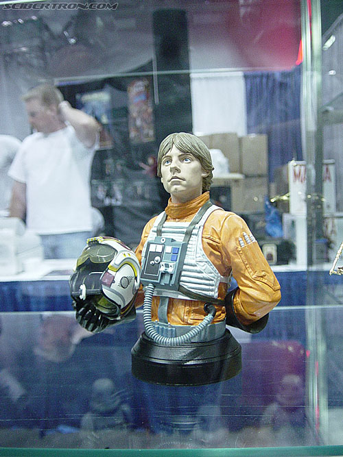 Wizard World 2004 - Transformers Event: Star Wars - Luke Skywalker statue