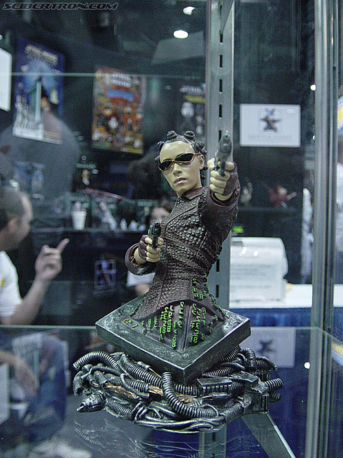 Wizard World 2004 - Transformers Event: The Matrix - Niobe statue