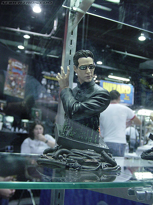 Wizard World 2004 - Transformers Event: The Matrix - NEO (Mr. Anderson) statue