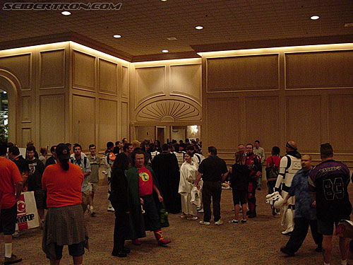 Wizard World 2004 - Transformers Event: People in line for the Kevin Smith panel