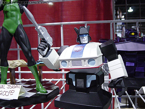 Wizard World 2004 - Transformers Event: Hard Hero's JAZZ statue bust