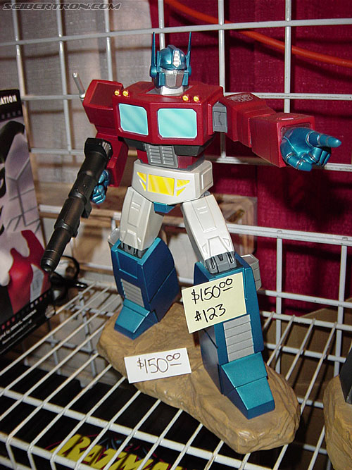 Wizard World 2004 - Transformers Event: Hard Hero's Optimus Prime statue