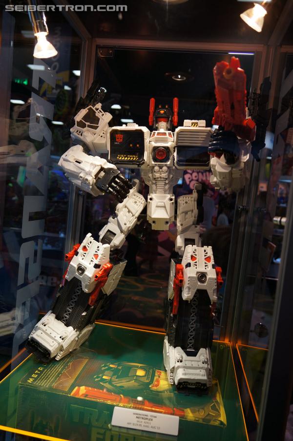 SDCC 2013 - Hasbro Display: Transformers Generations (Preview Night)