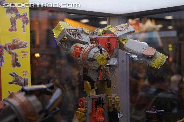 SDCC 2013: Hasbro Display: Masterpieces, Platinum Editions, and Linkin Park Soundwave - Transformers Event: DSC02877