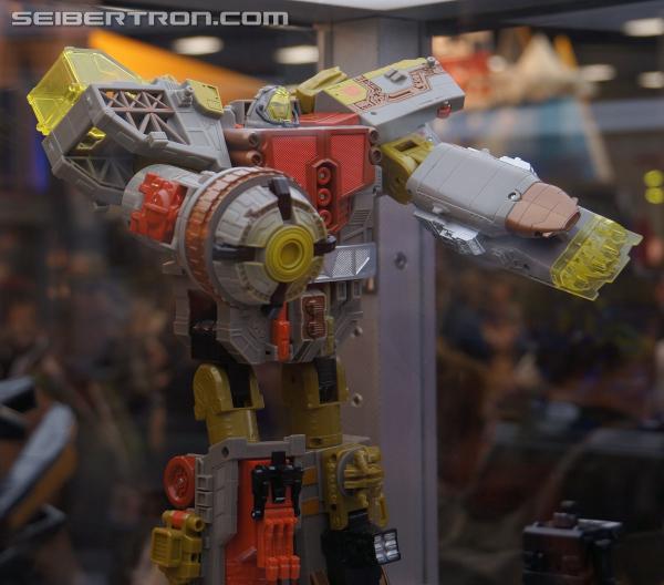 SDCC 2013 - Hasbro Display: Masterpieces, Platinum Editions, and Linkin Park Soundwave