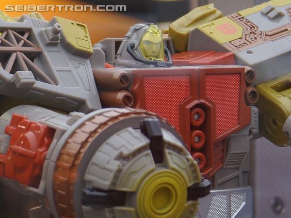 SDCC 2013: Hasbro Display: Masterpieces, Platinum Editions, and Linkin Park Soundwave - Transformers Event: DSC02877b
