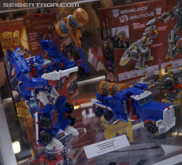 SDCC 2013: Hasbro Display: Masterpieces, Platinum Editions, and Linkin Park Soundwave - Transformers Event: DSC02878a