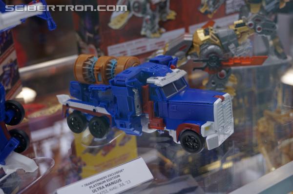 SDCC 2013: Hasbro Display: Masterpieces, Platinum Editions, and Linkin Park Soundwave - Transformers Event: DSC02880