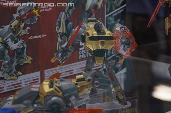 SDCC 2013: Hasbro Display: Masterpieces, Platinum Editions, and Linkin Park Soundwave - Transformers Event: DSC02882