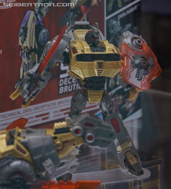 SDCC 2013: Hasbro Display: Masterpieces, Platinum Editions, and Linkin Park Soundwave - Transformers Event: DSC02882a