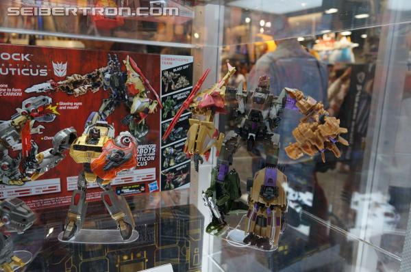 SDCC 2013: Hasbro Display: Masterpieces, Platinum Editions, and Linkin Park Soundwave - Transformers Event: DSC02948