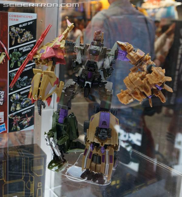 SDCC 2013: Hasbro Display: Masterpieces, Platinum Editions, and Linkin Park Soundwave - Transformers Event: DSC02948a