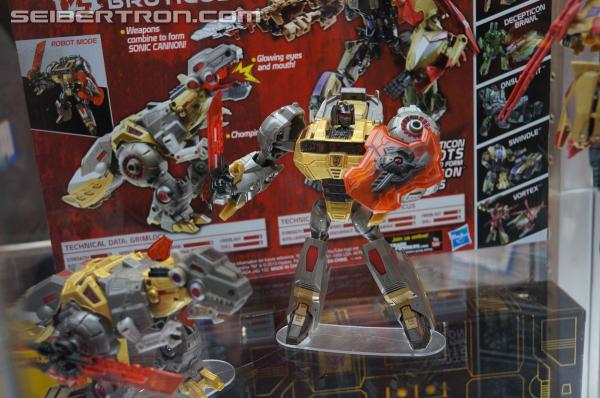 SDCC 2013: Hasbro Display: Masterpieces, Platinum Editions, and Linkin Park Soundwave - Transformers Event: DSC02949