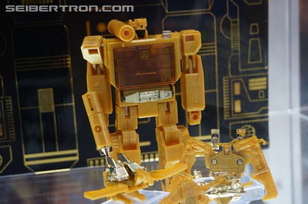SDCC 2013: Hasbro Display: Masterpieces, Platinum Editions, and Linkin Park Soundwave - Transformers Event: DSC02952