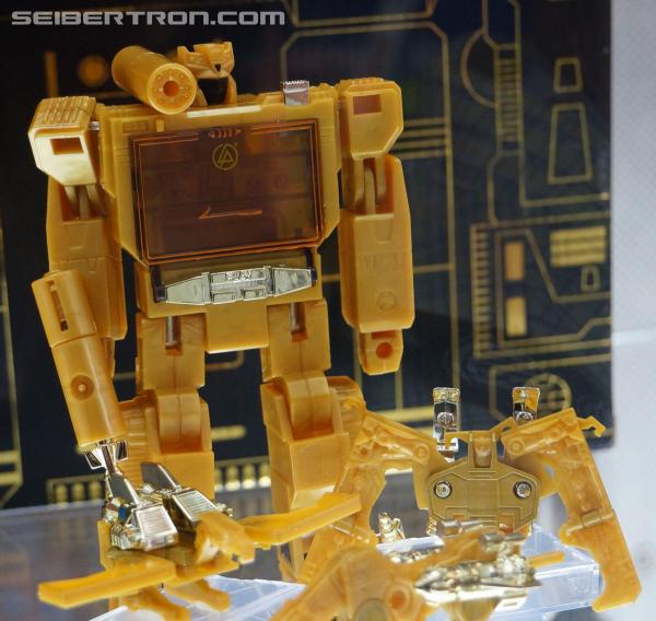 SDCC 2013: Hasbro Display: Masterpieces, Platinum Editions, and Linkin Park Soundwave - Transformers Event: DSC02952a