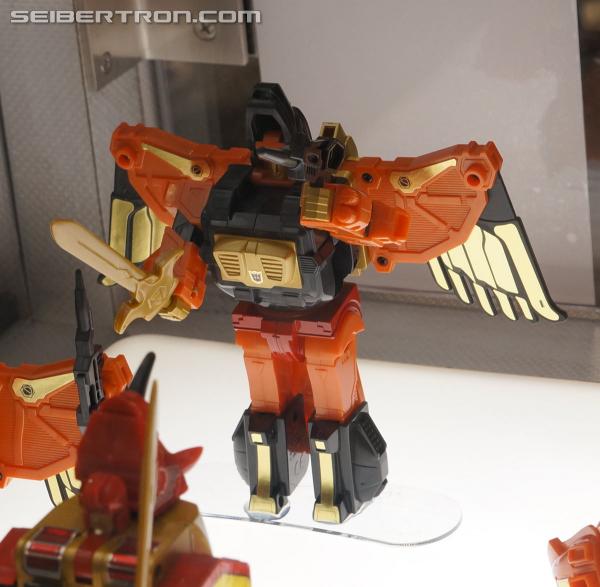 SDCC 2013: Hasbro Display: Masterpieces, Platinum Editions, and Linkin Park Soundwave - Transformers Event: DSC02964a