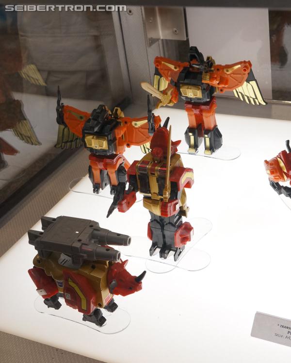 SDCC 2013: Hasbro Display: Masterpieces, Platinum Editions, and Linkin Park Soundwave - Transformers Event: DSC02966a