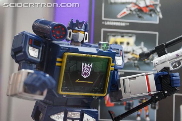 SDCC 2013: Hasbro Display: Masterpieces, Platinum Editions, and Linkin Park Soundwave - Transformers Event: DSC03715