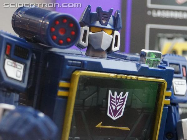 SDCC 2013: Hasbro Display: Masterpieces, Platinum Editions, and Linkin Park Soundwave - Transformers Event: DSC03715a