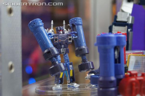 SDCC 2013: Hasbro Display: Masterpieces, Platinum Editions, and Linkin Park Soundwave - Transformers Event: DSC03717