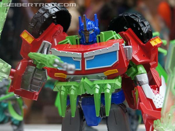 SDCC 2013: Hasbro Display: Transformers Prime Beast Hunters - Transformers Event: DSC02803b