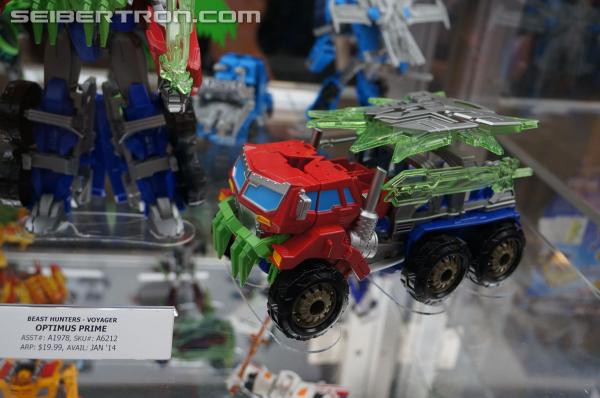 SDCC 2013: Hasbro Display: Transformers Prime Beast Hunters - Transformers Event: DSC02804