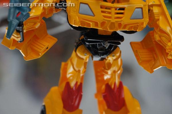 SDCC 2013: Hasbro Display: Transformers Prime Beast Hunters - Transformers Event: DSC02812